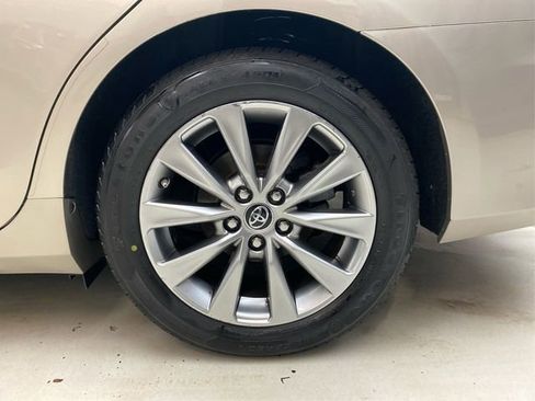 Used 2015 Toyota Camry XSE image 18