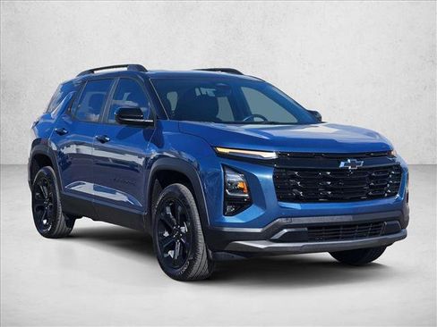 Used 2025 Chevrolet Equinox LT w/ Safety and Technology Package image 3