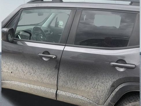 Used 2019 Jeep Renegade Latitude w/ Cold Weather Group AWD/4WD image 7