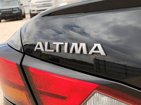 Used 2023 Nissan Altima 2.5 SR w/ SR Premium Package image 8