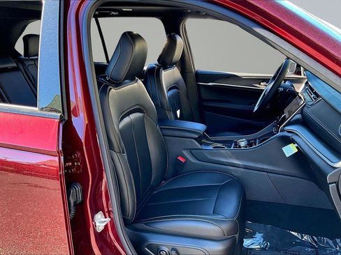 New 2025 Jeep Grand Cherokee Limited image 8