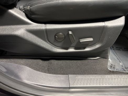 Used 2024 Ford Expedition XLT image 10