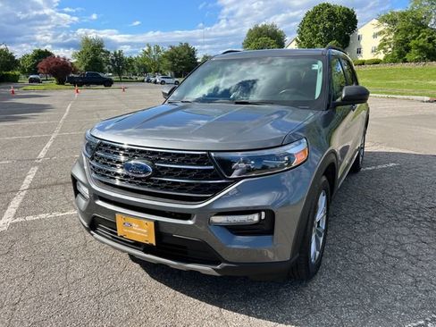 Certified 2023 Ford Explorer XLT w/ Equipment Group 202A AWD/4WD image 4