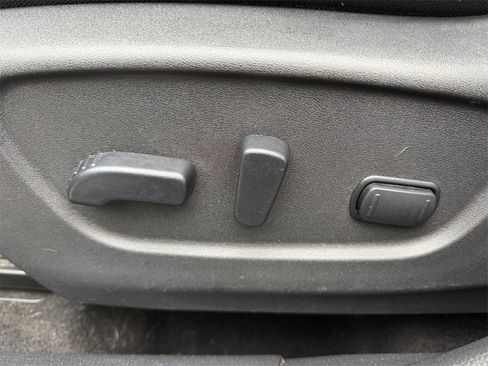 Used 2018 Nissan Rogue SV w/ Premium Package image 13