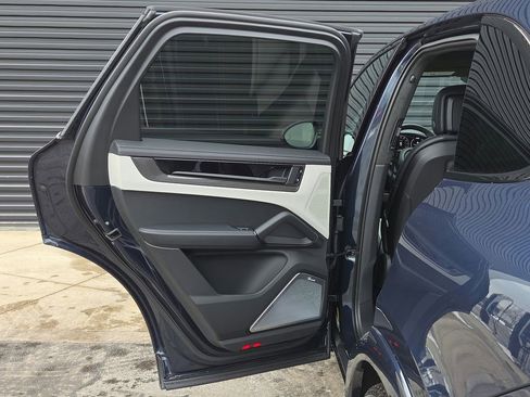 New 2026 Porsche Cayenne GTS image 17