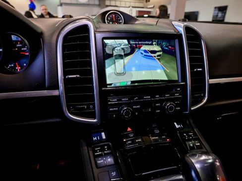 Used 2016 Porsche Cayenne image 36