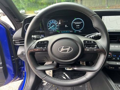 Used 2025 Hyundai Elantra SEL FWD image 3