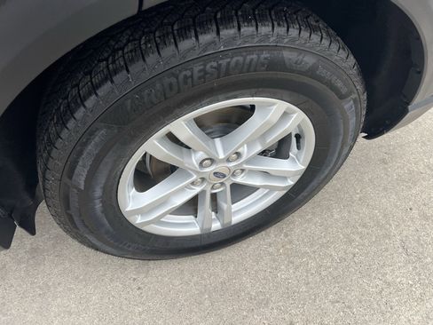 Used 2020 Ford Explorer XLT image 4