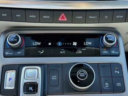 Used 2025 Hyundai Palisade Calligraphy FWD image 37