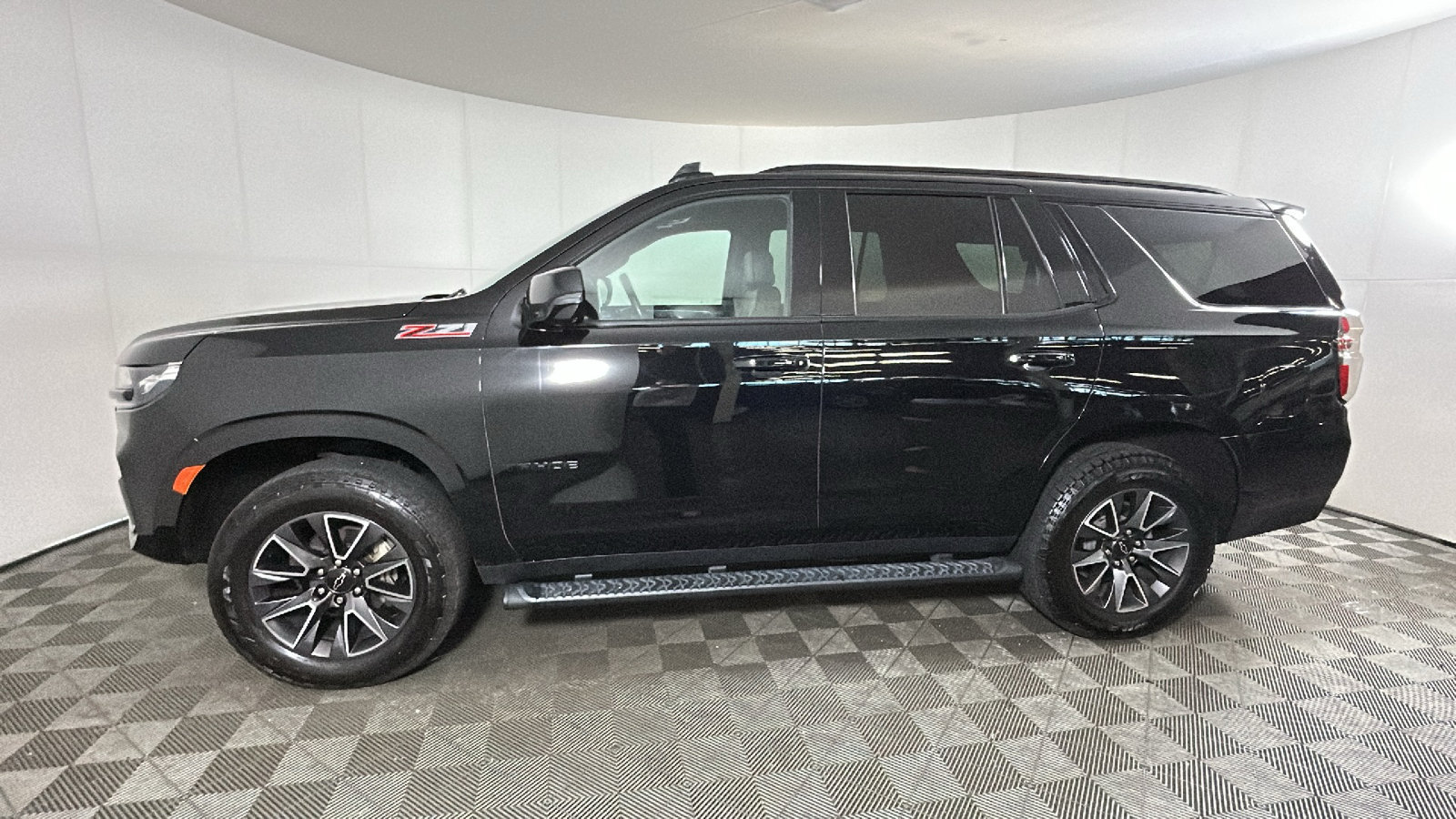 Used 2021 Chevrolet Tahoe Z71 w/ Z71 Signature Package AWD/4WD image 7
