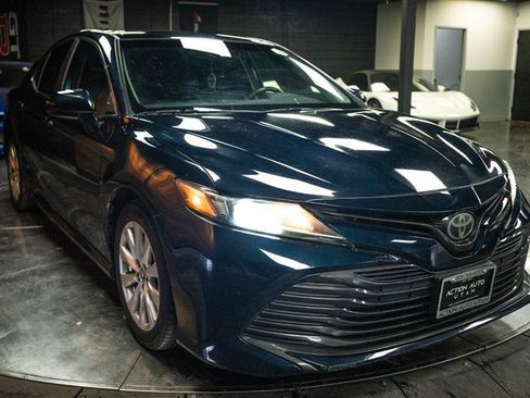 Used 2018 Toyota Camry LE FWD image 5