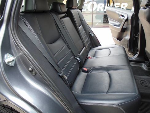 Used 2019 Toyota RAV4 XLE Premium FWD image 11