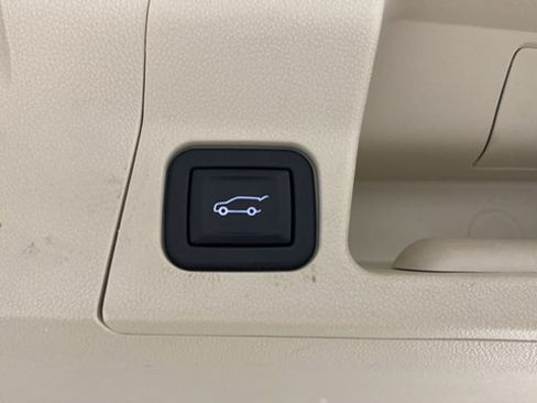 Used 2023 GMC Acadia Denali w/ Denali Technology Package AWD/4WD image 31
