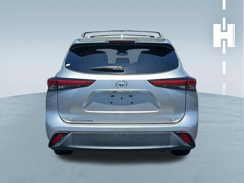 Used 2023 Toyota Highlander XLE FWD image 4