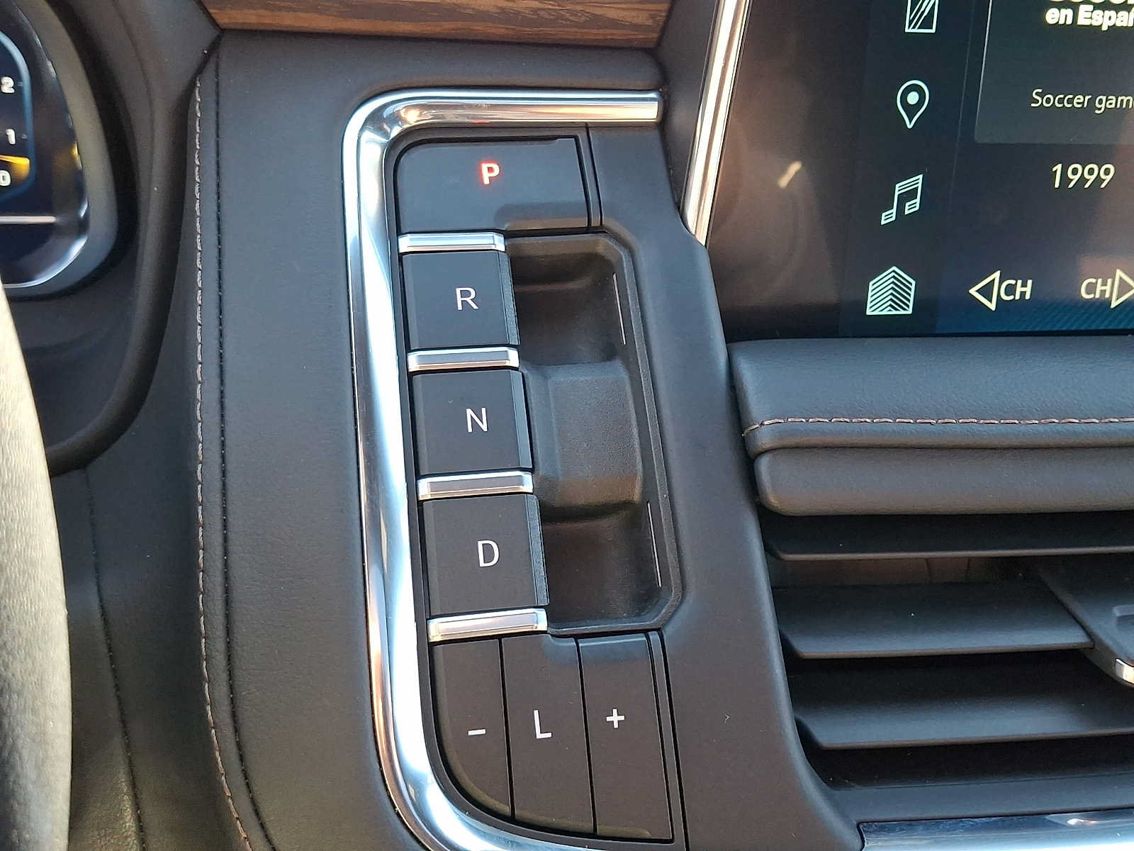 Used 2022 Chevrolet Tahoe High Country AWD/4WD image 17