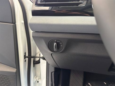 New 2026 Volkswagen Jetta SE image 21