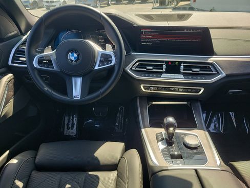 Used 2023 BMW X5 xDrive40i w/ M Sport Package AWD/4WD image 11