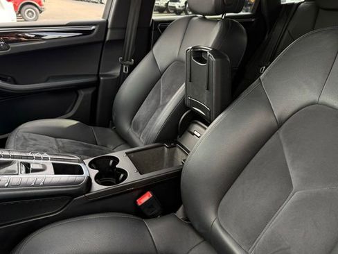 Used 2017 Porsche Macan AWD/4WD image 31