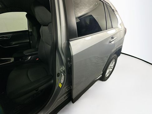 Used 2020 Toyota RAV4 XLE FWD image 12