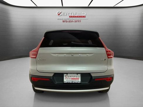 Used 2025 Volvo XC40 B5 Core image 91