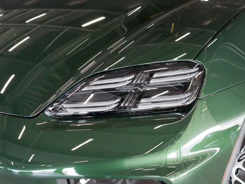 New 2025 Porsche Macan 4 Electric image 32