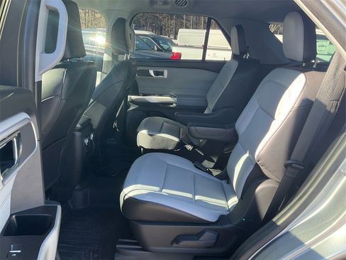 Used 2021 Ford Explorer XLT w/ Equipment Group 202A image 14