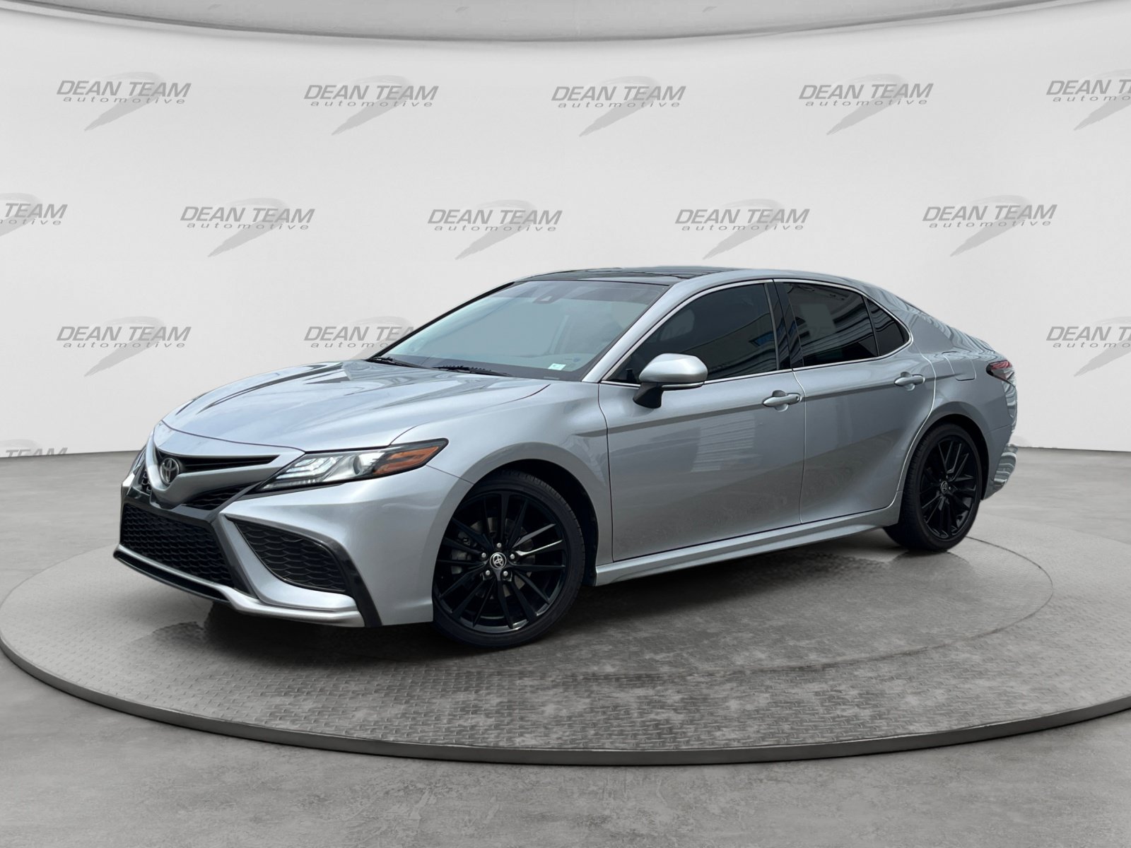 Used 2022 Toyota Camry XSE w/ Navigation Package FWD image 3