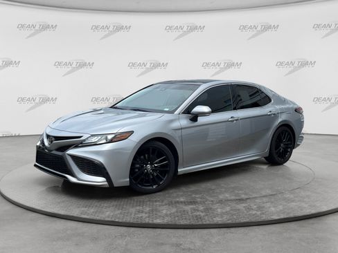 Used 2022 Toyota Camry XSE w/ Navigation Package FWD image 3
