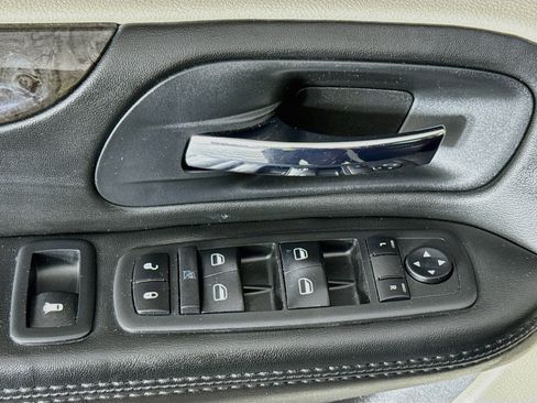 Used 2018 Dodge Grand Caravan SE FWD image 21