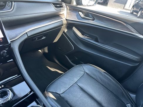 Used 2022 Jeep Grand Cherokee L Limited image 31