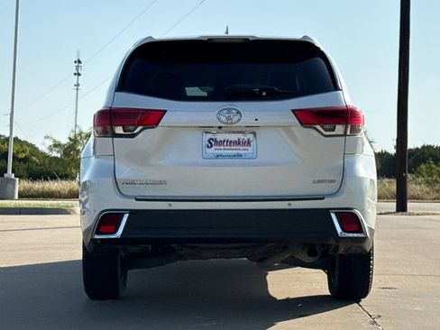 Used 2017 Toyota Highlander Limited FWD image 7