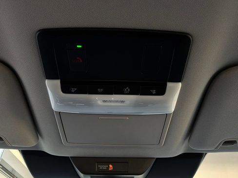 Used 2025 Nissan Pathfinder SV AWD/4WD image 19