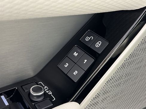 Used 2020 Land Rover Range Rover Velar R-Dynamic S image 31