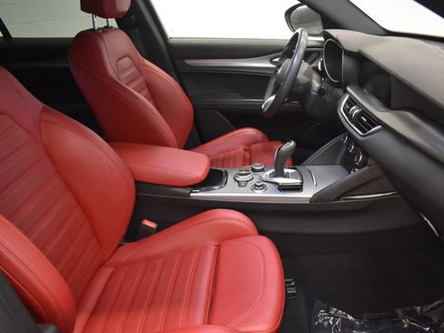 Used 2024 Alfa Romeo Stelvio Ti w/ Performance Driving Package AWD/4WD image 19