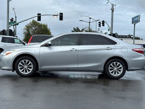 Used 2017 Toyota Camry LE image 9
