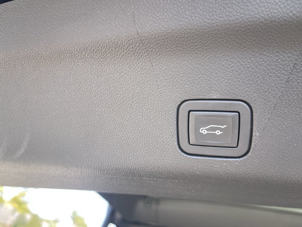 Used 2024 Cadillac Escalade Premium Luxury Platinum w/ LPO, Floor Liner Package AWD/4WD image 6