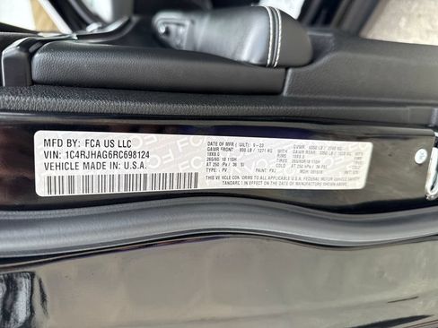 Used 2024 Jeep Grand Cherokee Laredo AWD/4WD image 30