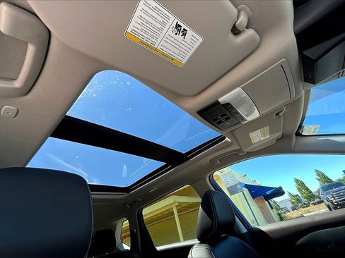 Used 2023 Nissan Rogue SL image 15