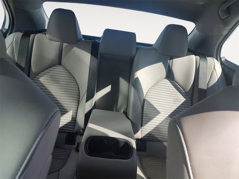 Used 2024 Toyota Camry SE image 13