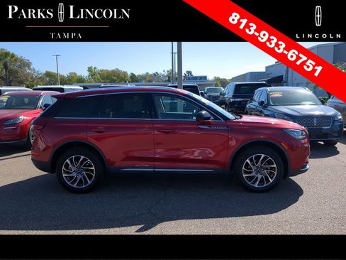 Certified 2022 Lincoln Corsair Standard w/ Equipment Group 101A image 3