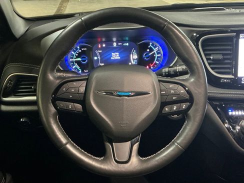 Used 2021 Chrysler Pacifica Touring-L w/ Uconnect Theater Family Group image 19