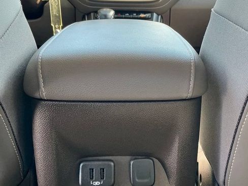 Used 2022 GMC Canyon Denali AWD/4WD image 29