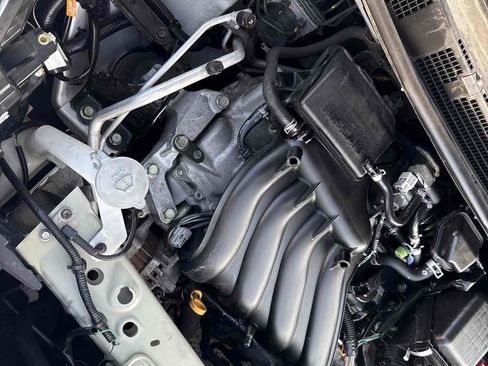 Used 2015 Nissan Versa SV FWD image 33