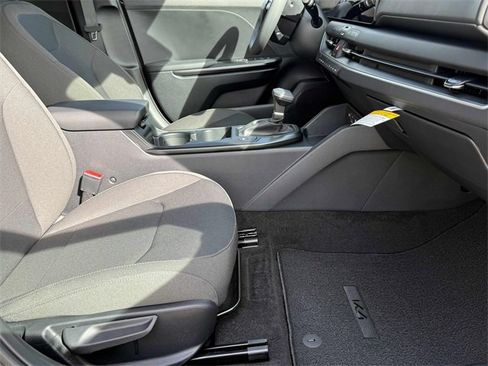 New 2026 Kia K4 LXS image 4