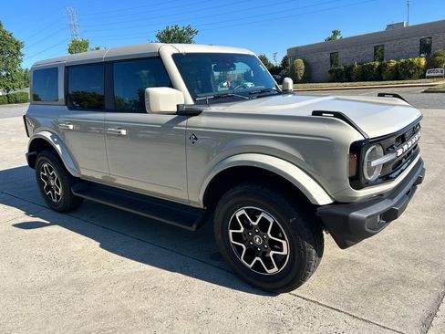 Used 2025 Ford Bronco Outer Banks AWD/4WD image 9