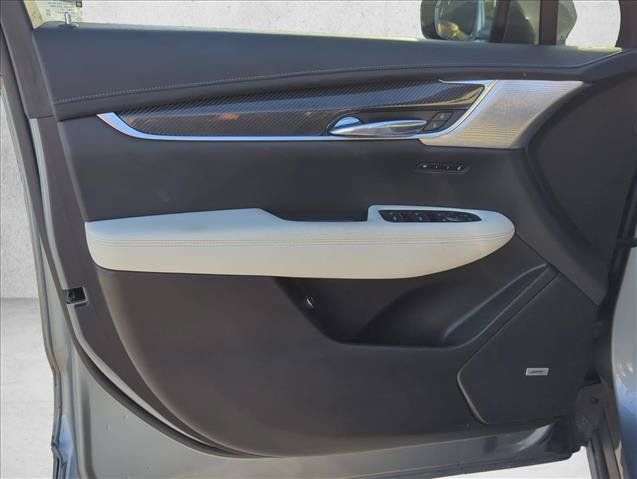 Used 2023 Cadillac XT6 Sport w/ Technology Package AWD/4WD image 7