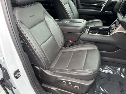 Used 2024 GMC Yukon XL Denali w/ Advanced Technology Package AWD/4WD image 32