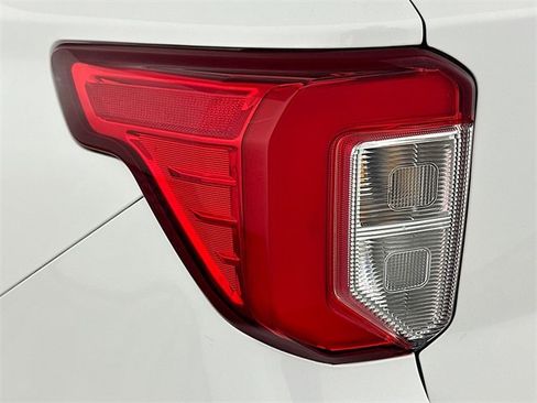 Used 2020 Ford Explorer Platinum w/ Premium Technology Package image 26