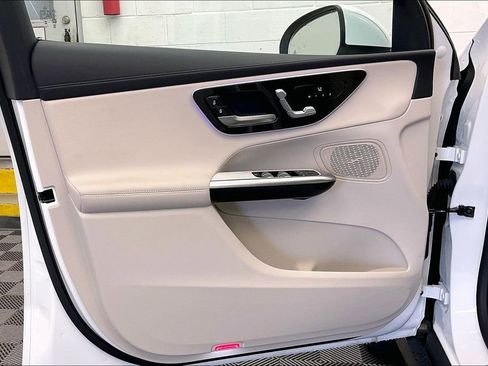 Used 2024 Mercedes-Benz GLC 300 4MATIC image 21