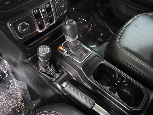 Used 2018 Jeep Wrangler Unlimited Sahara w/ LED Lighting Group AWD/4WD image 25
